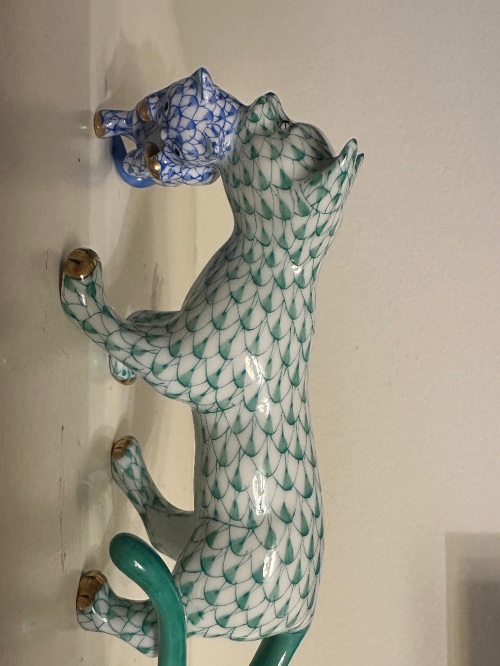 Herend- cat with kitten in mouth